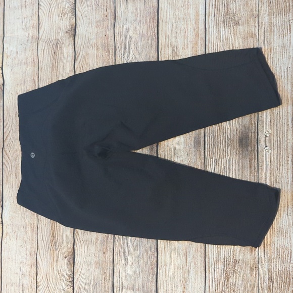 Lululemon Size 6 Black Capris Leggings - Picture 3 of 6